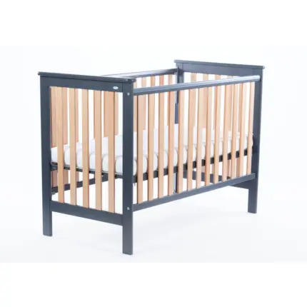 Bērnu gultiņa Leo ar nolaižamu sānu kopskats