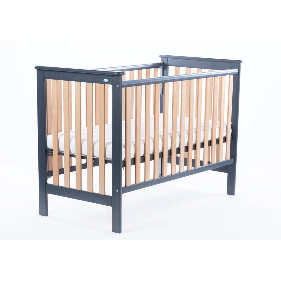 bernu-gultina-leo-ar-nolaizamu-sanu-kopskats Bērnu gultiņa Leo ar nolaižamu sānu kopskats