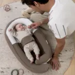 doomoo ligzdiņa caribou bērns ligzdiņā skatās uz tēti