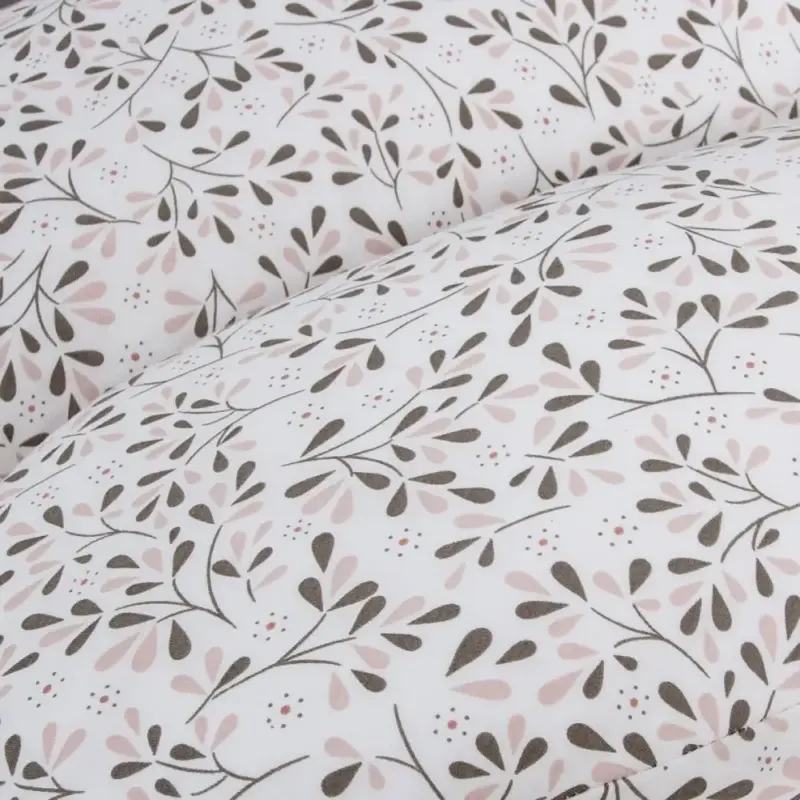 Grūtnieču spilvens Ceba Baby Physio Multi Tiny Leaves tuvplāns