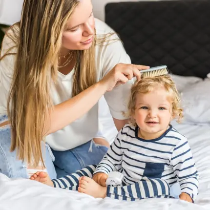 Matu suka ar ķemmi Babyono 567/04 mamma ķemmē mazuli