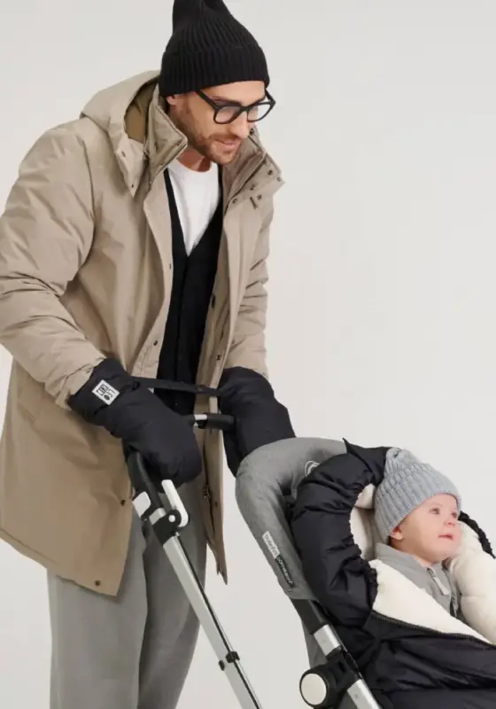 vīrietis stumj ratus rokas leokid ratu cimdi black