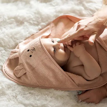 Bambusa dvielis ar kapuci Babyono 1553/01 Pink ar mazuli