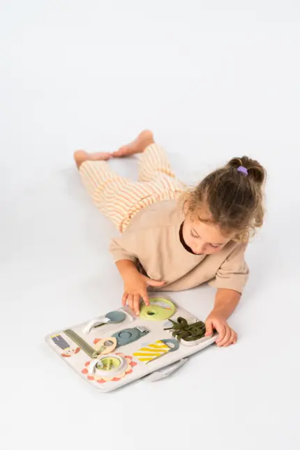 Taf Toys attīstošā rotaļlieta Snap and Learn ar meiteni