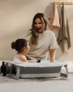 Twistshake saliekamā vanniņa ar aksesuāriem ar bērnu un mammu