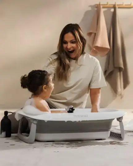 Twistshake saliekamā vanniņa ar aksesuāriem ar bērnu un mammu