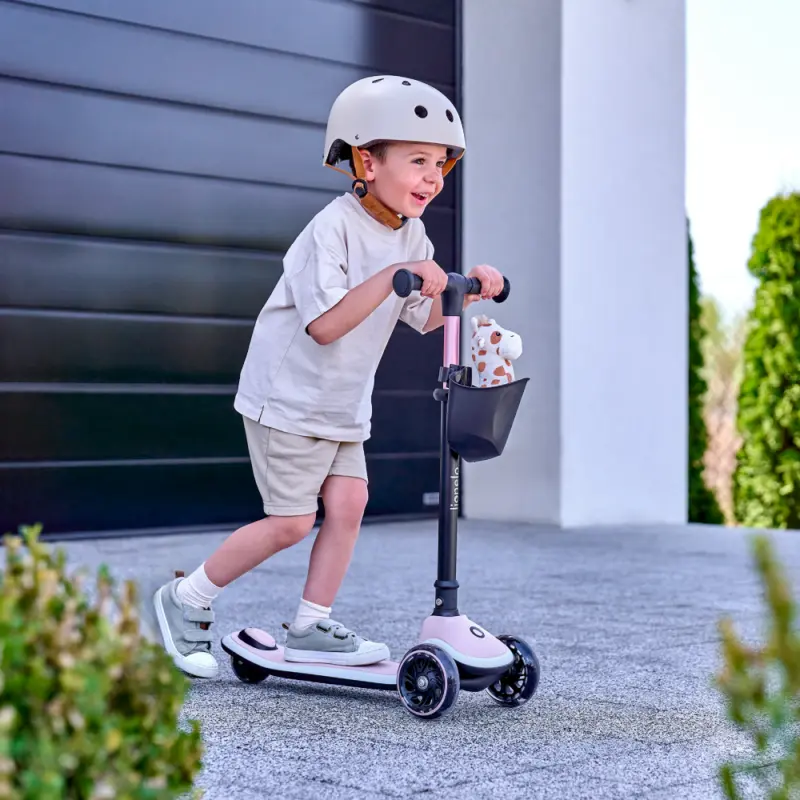 Balansa skrejritenis Lionelo Mey ar zēnu