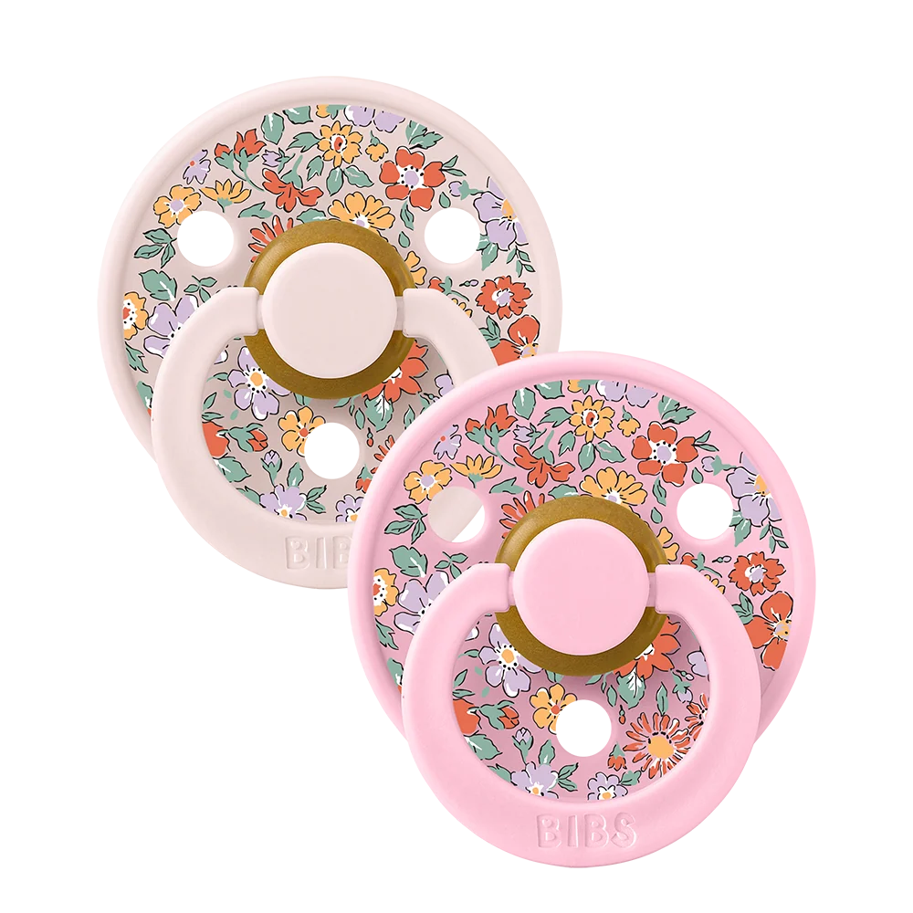 bibs-liberty-knupitis-6-18-men-oscar-meadow-petal-mix BIBS x Liberty Colour apaļais knupītis 6–18 mēn., 2 gab. – Oscar Meadow / Petal Mix