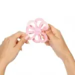 sillikona graužamā rotaļlieta flower no droša silikona ar dažādām tekstūrām, paredzēts zīdaiņiem no 0 mēnešiem zobu nākšanas atvieglošanai.