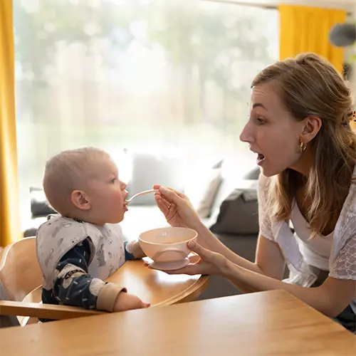 Bļodiņa ar piesūcekni un karoti